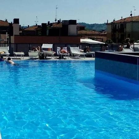 Ur-nest Donato Creti Болонья